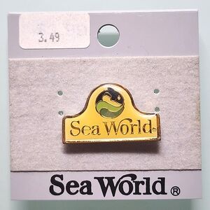 Vintage Sea World Pin